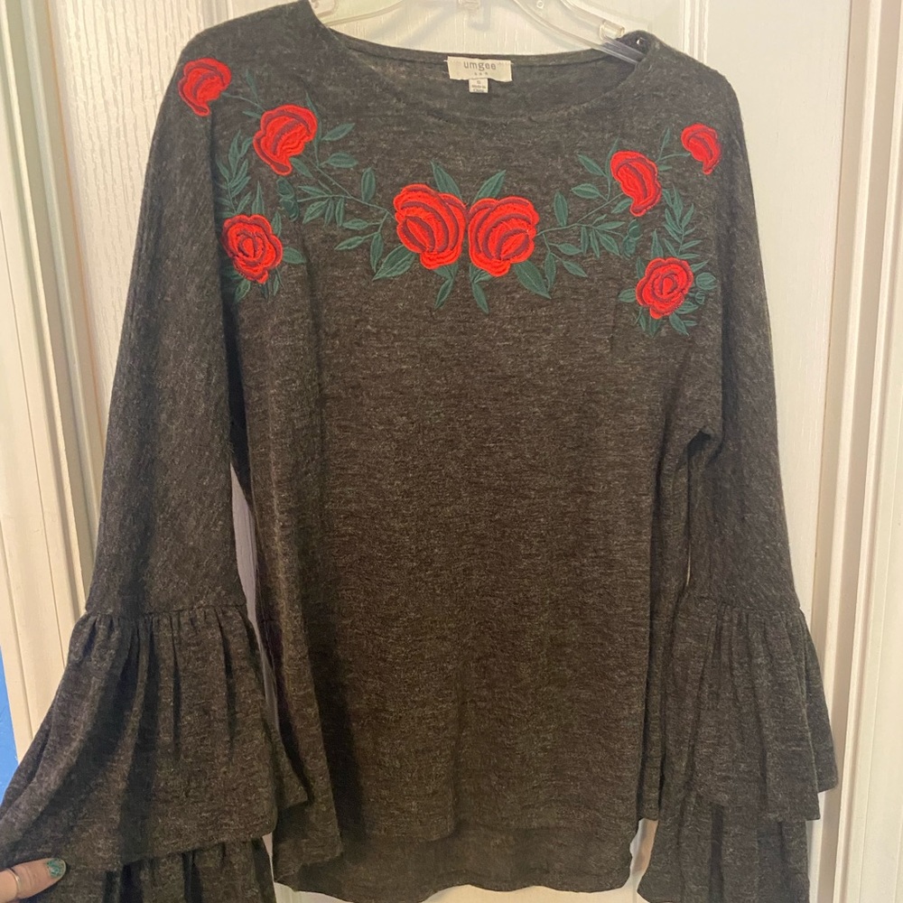 Fun sleeve top